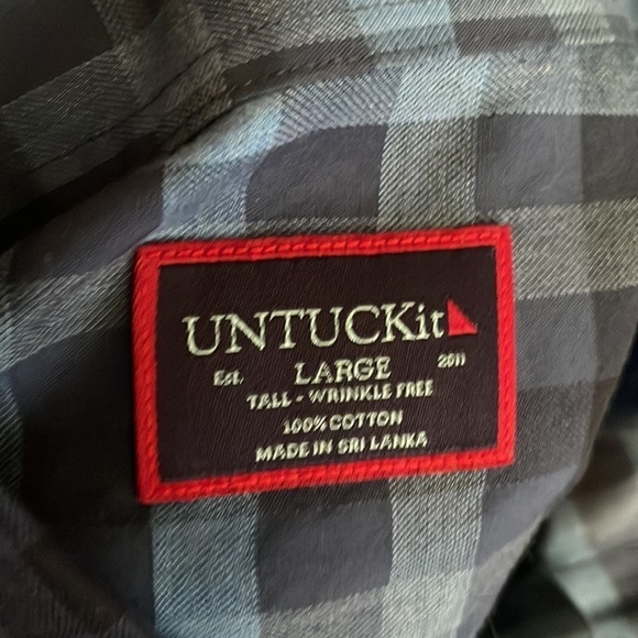 Untuckit Long Sleeve Button Down Shirt Size Large - Picture 7 of 7